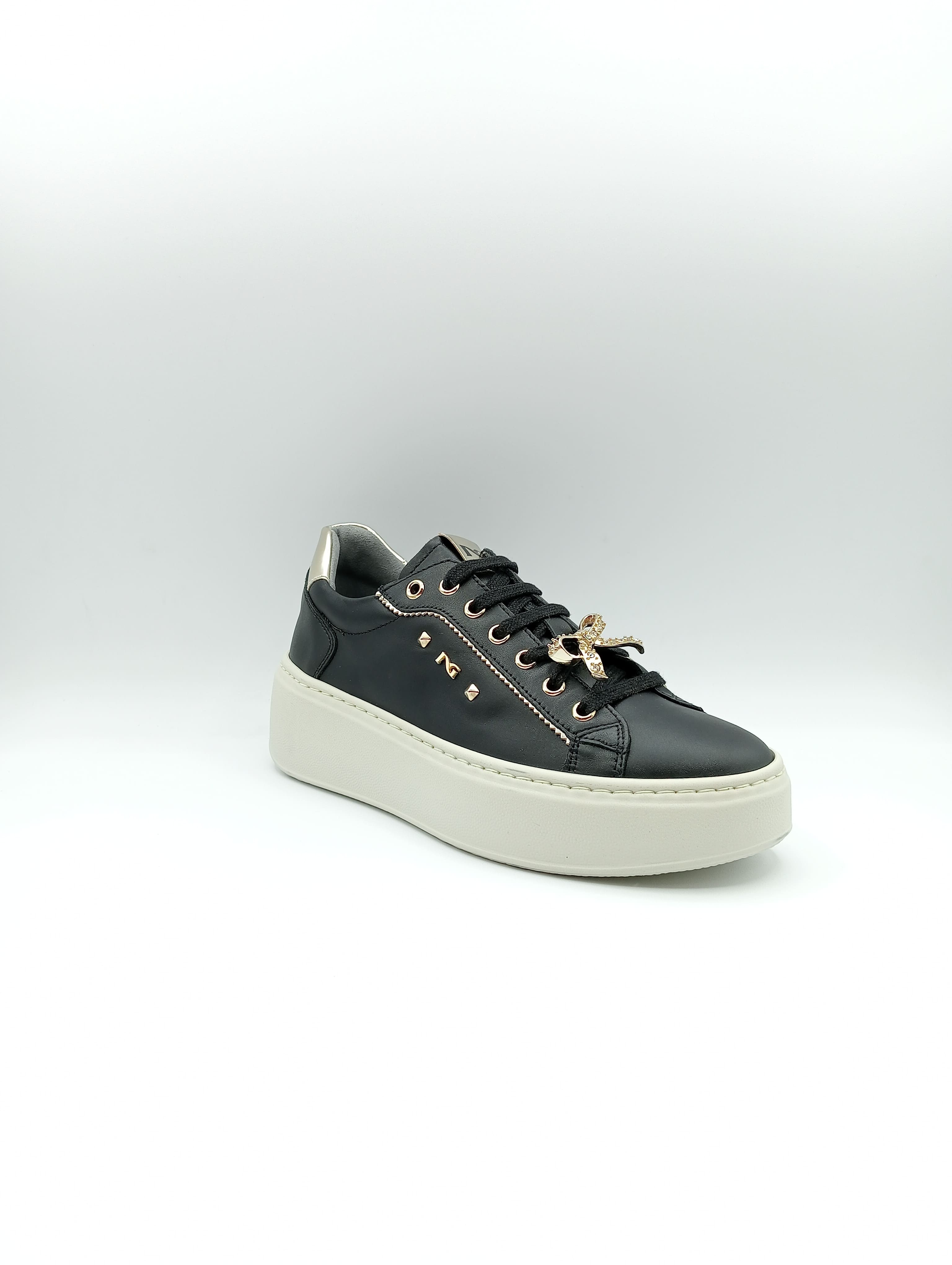 Sneakers donna in pelle Nero Giardini GUANTO NERO I411621D | Vista esterno