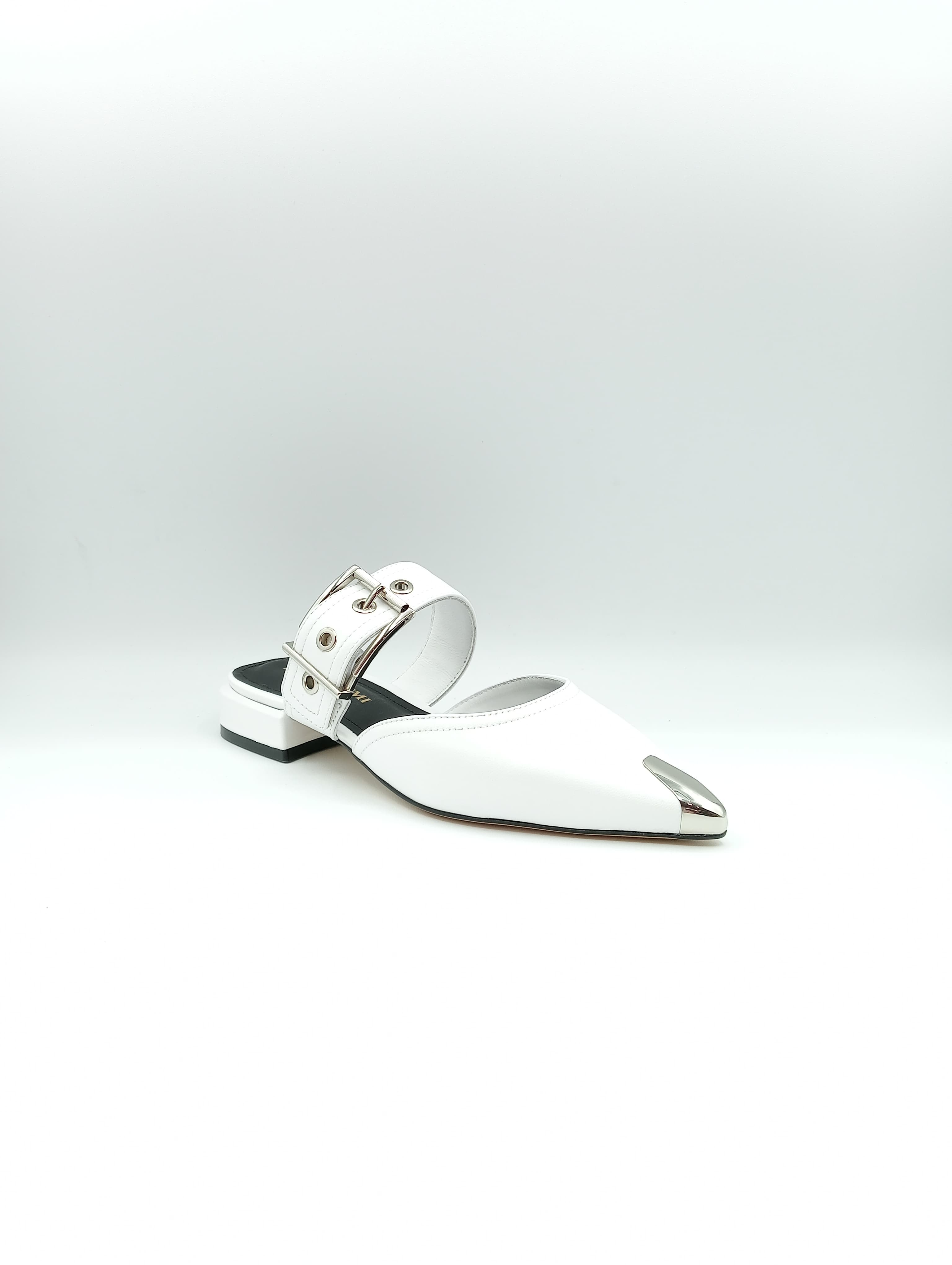 Slingback Bruno Premi BL0105X in pelle con fibbia regolabile, occhielli in metallo e puntale lucente, soletta in memory foam e suola antiscivolo per un comfort elegante