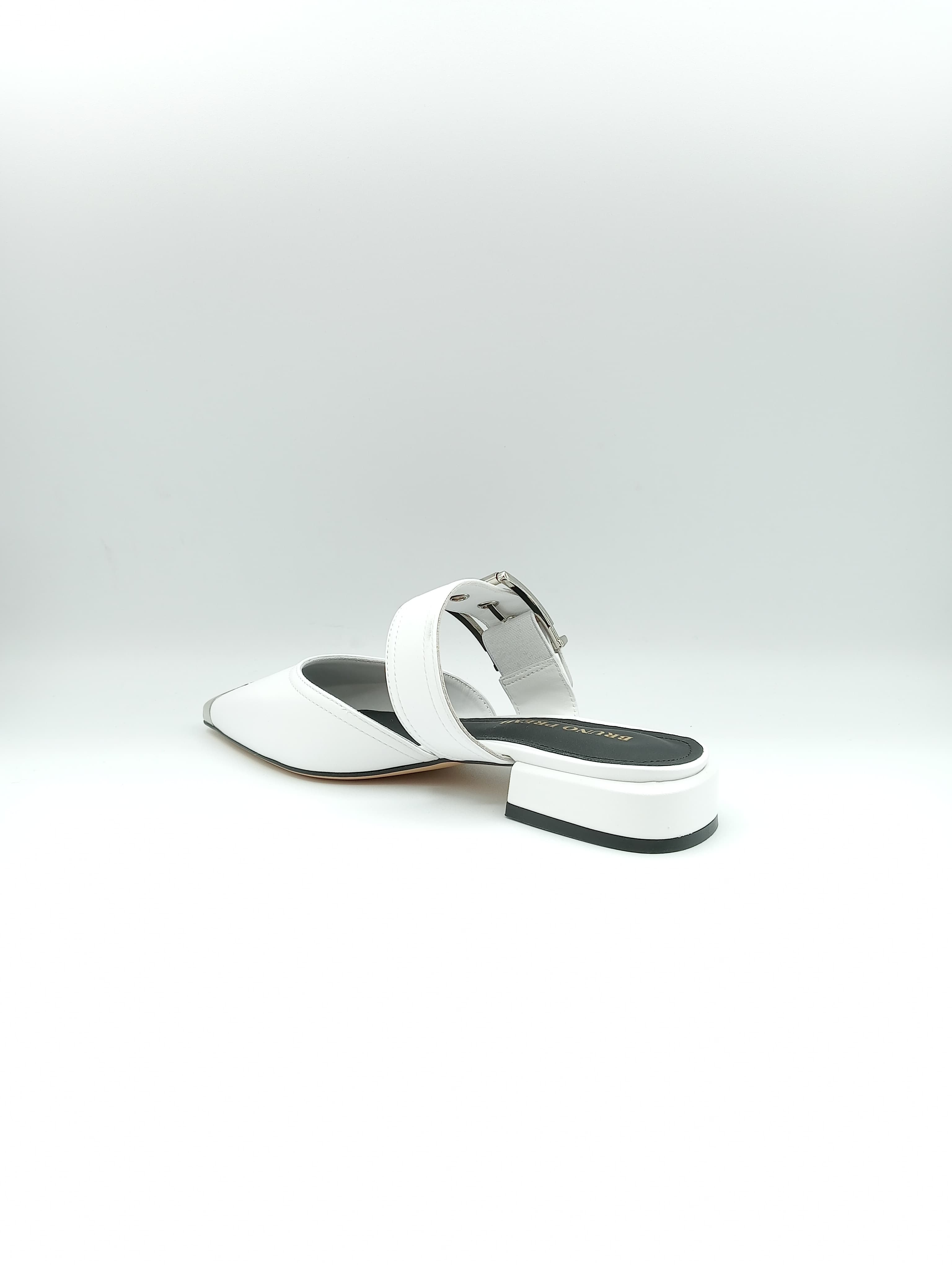 Slingback Bruno Premi BL0105X in pelle con fibbia regolabile, occhielli in metallo e puntale lucente, soletta in memory foam e suola antiscivolo per un comfort elegante