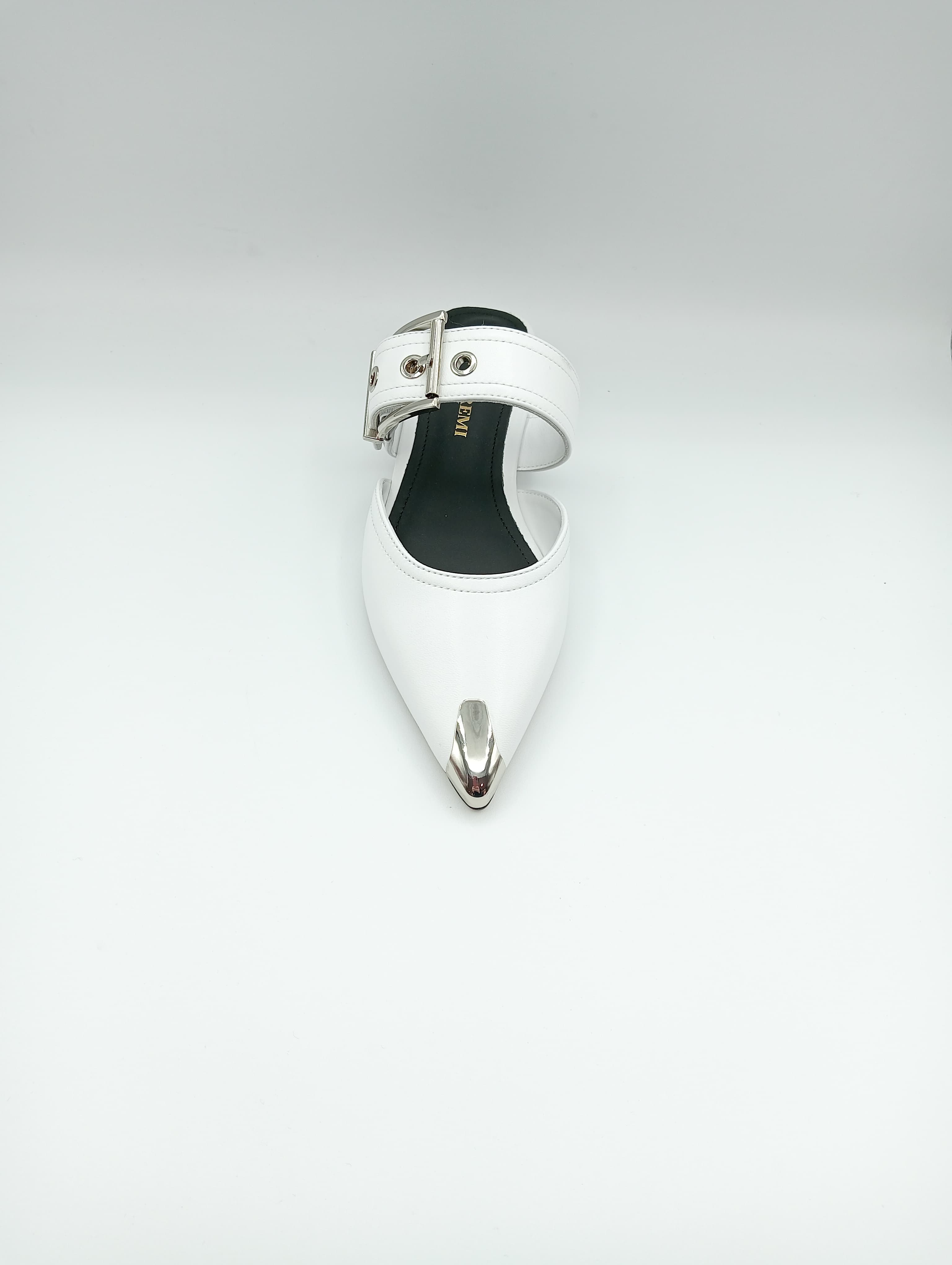 Slingback Bruno Premi BL0105X in pelle con fibbia regolabile, occhielli in metallo e puntale lucente, soletta in memory foam e suola antiscivolo per un comfort elegante