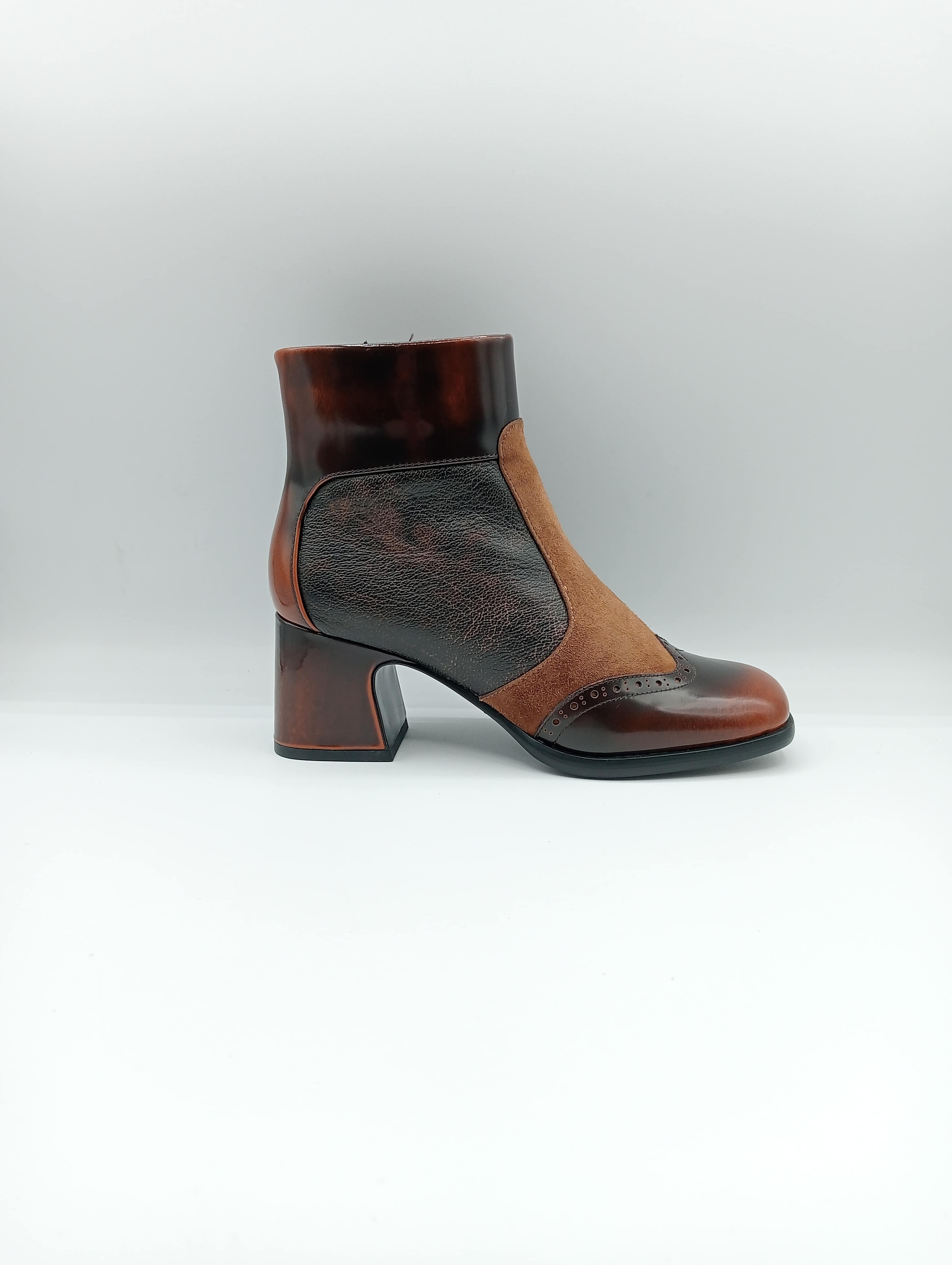 Stivaletto Donna Bruno Premi in Pelle e Camoscio Multicolore – Tacco Largo e Dettagli Brogue