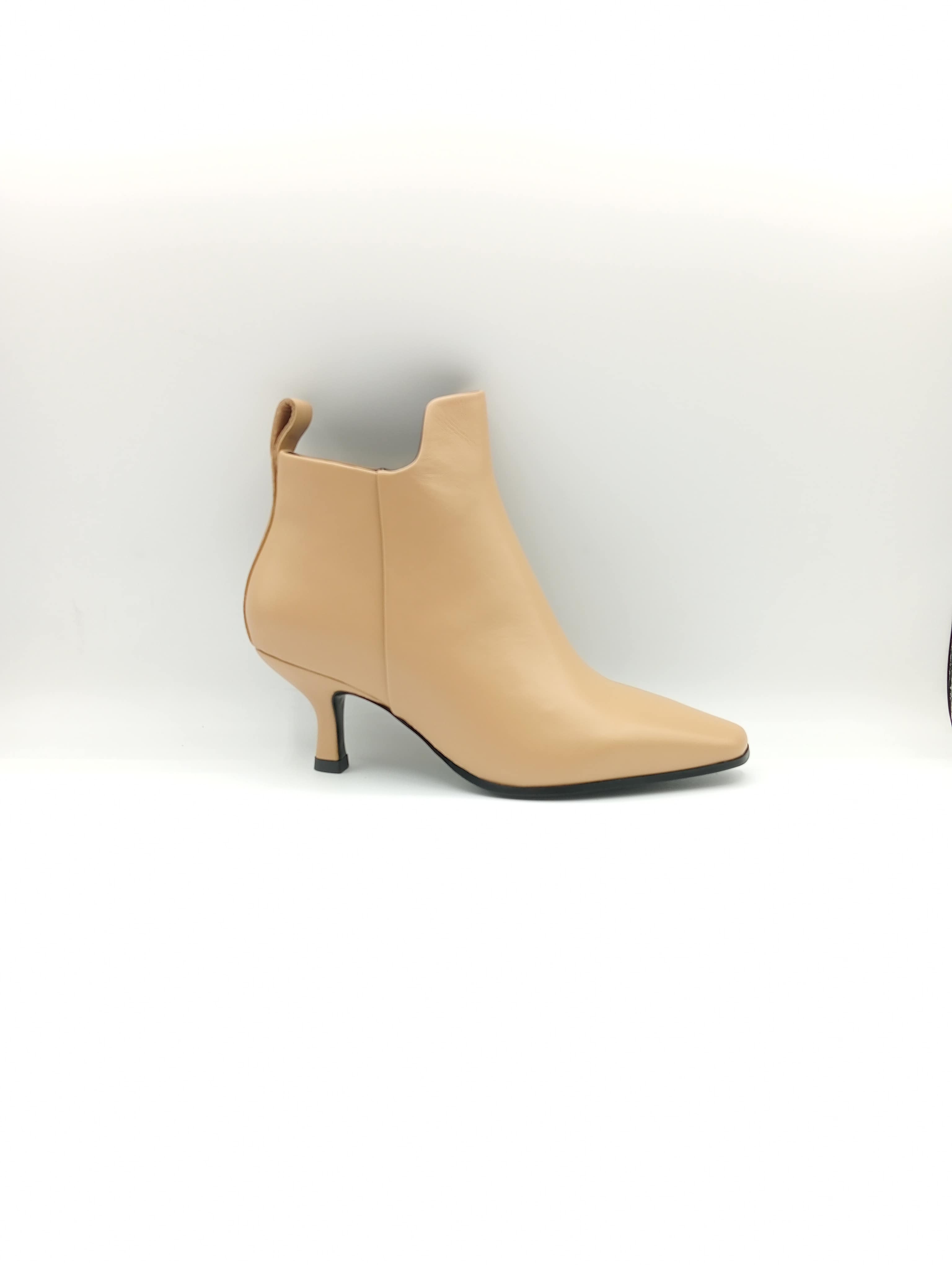 Stivaletti Donna Nude con Tacco Kitten Bruno Premi – Eleganti in Pelle, Punta Affusolata, Zip Laterale