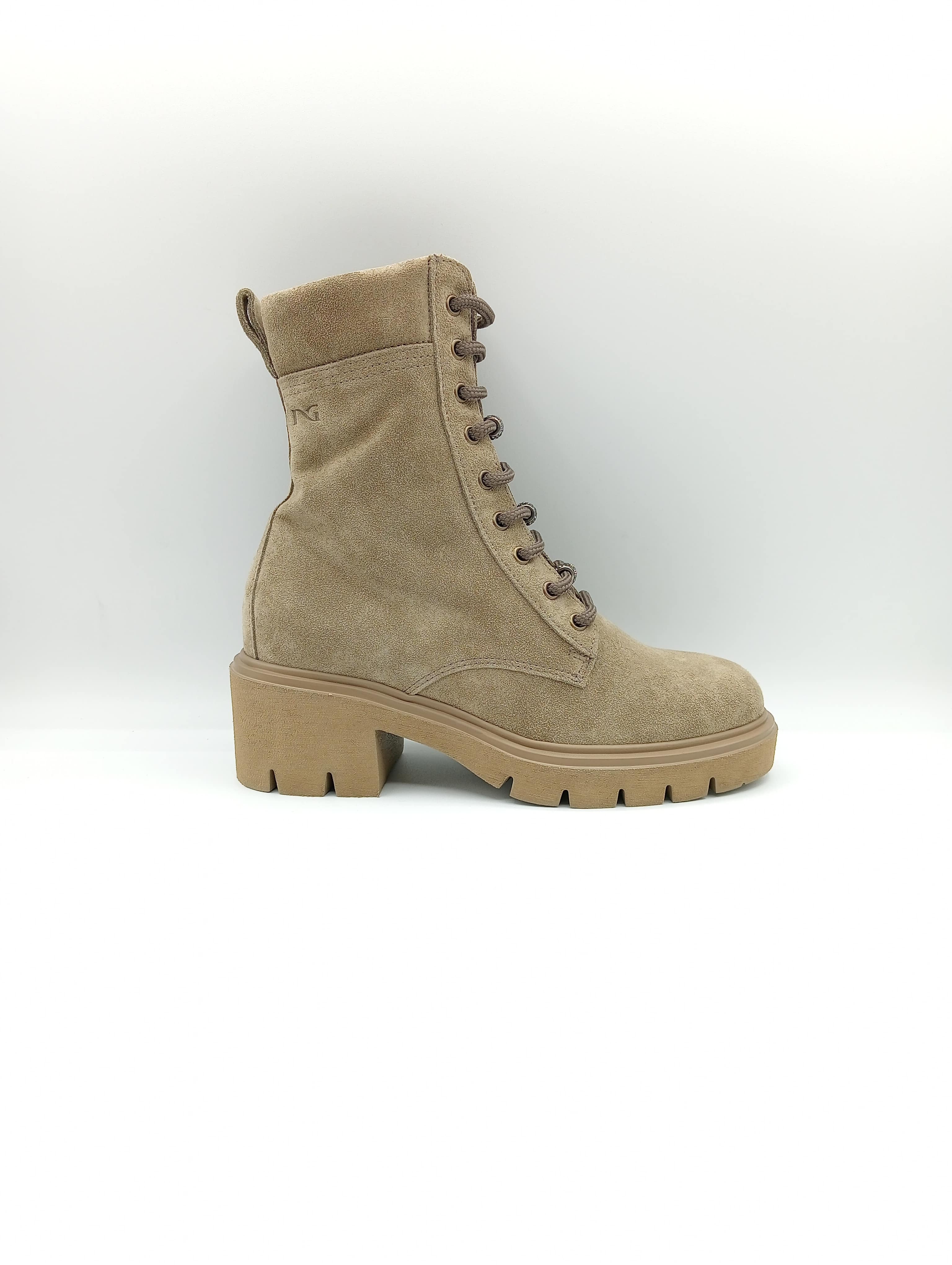 NeroGiardini Anfibio Donna in Camoscio Beige con Tacco Largo –  Made in Italy