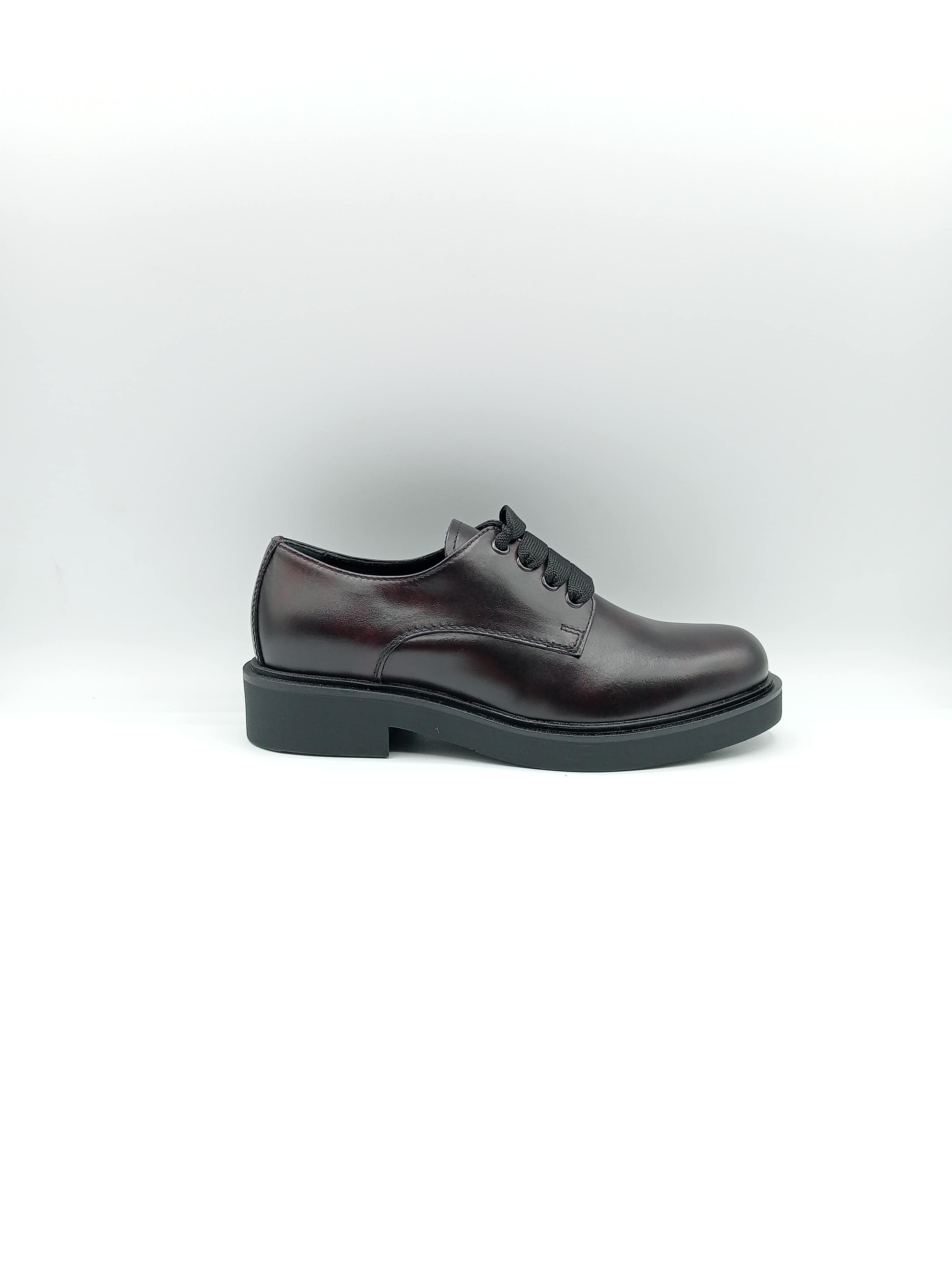 Nerogiardini Derby Donna in Pelle Bordeaux – Elegante, Leggera e Made in Italy