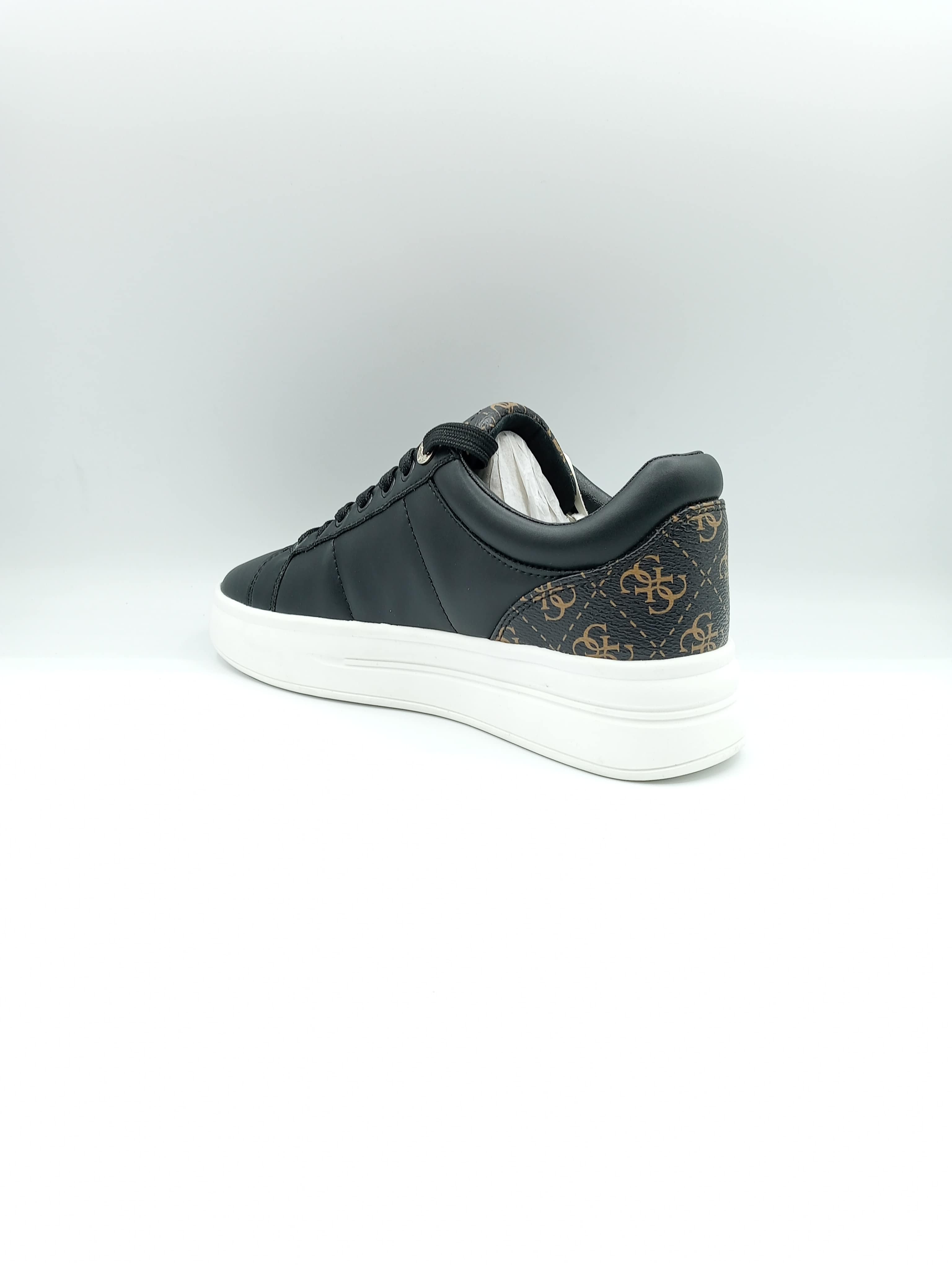 Sneakers Guess da donna in ecopelle nera con suola platform e logo dorato