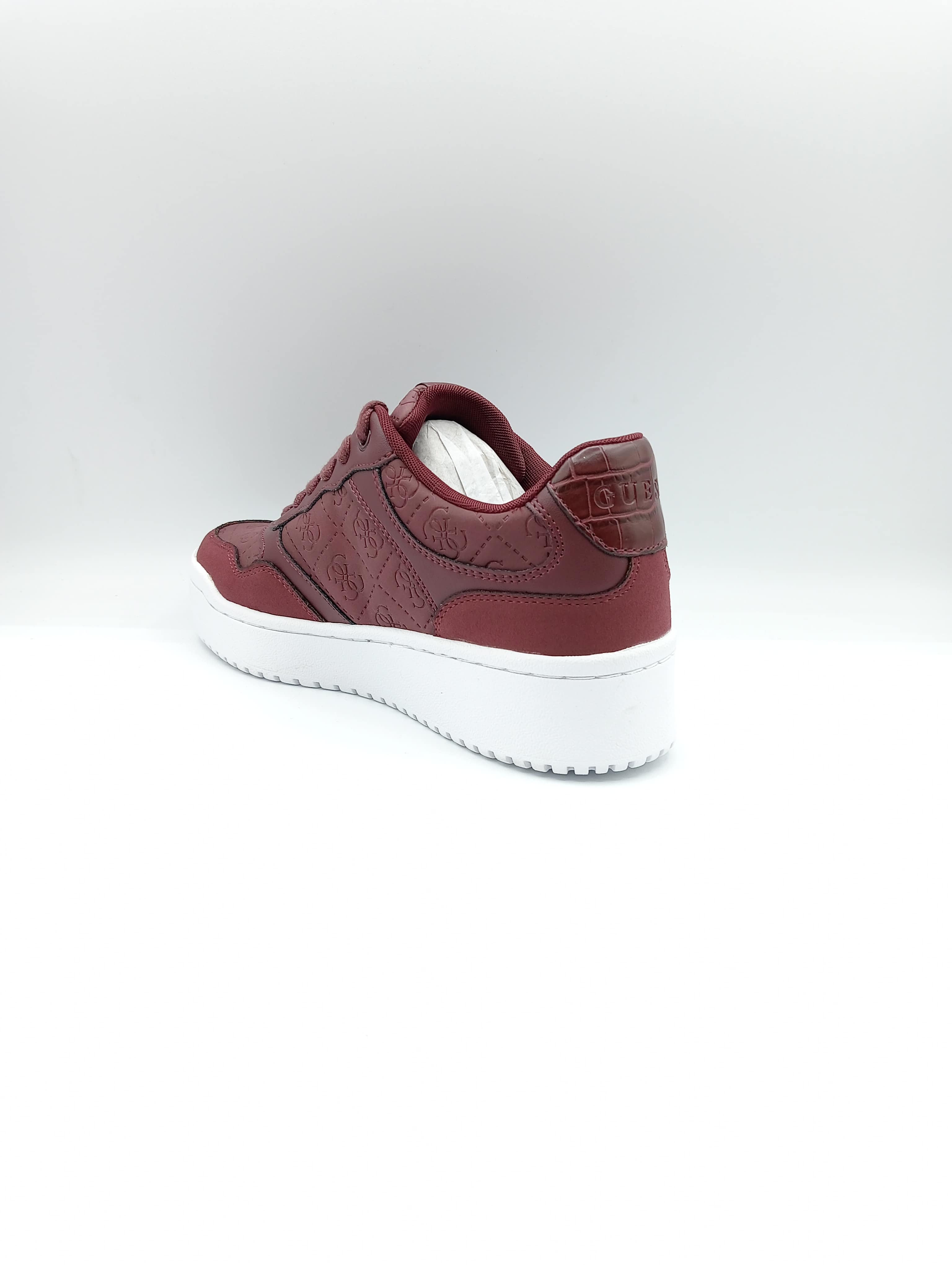 Sneakers Guess da donna in ecopelle bordeaux con monogramma e suola bianca