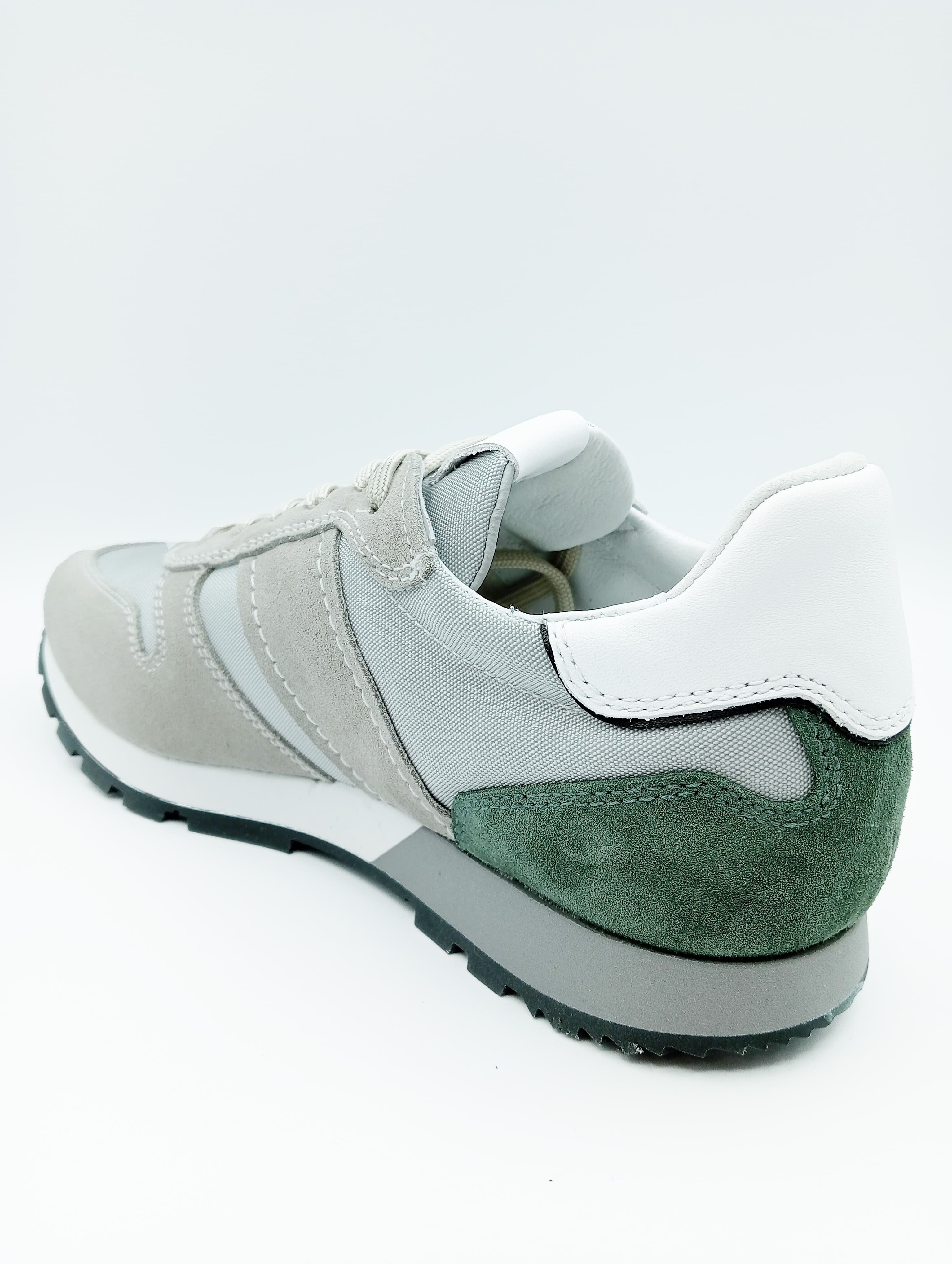 Sneakers Uomo NeroGiardini E302830U Bianco | Vista profilo thumbnail