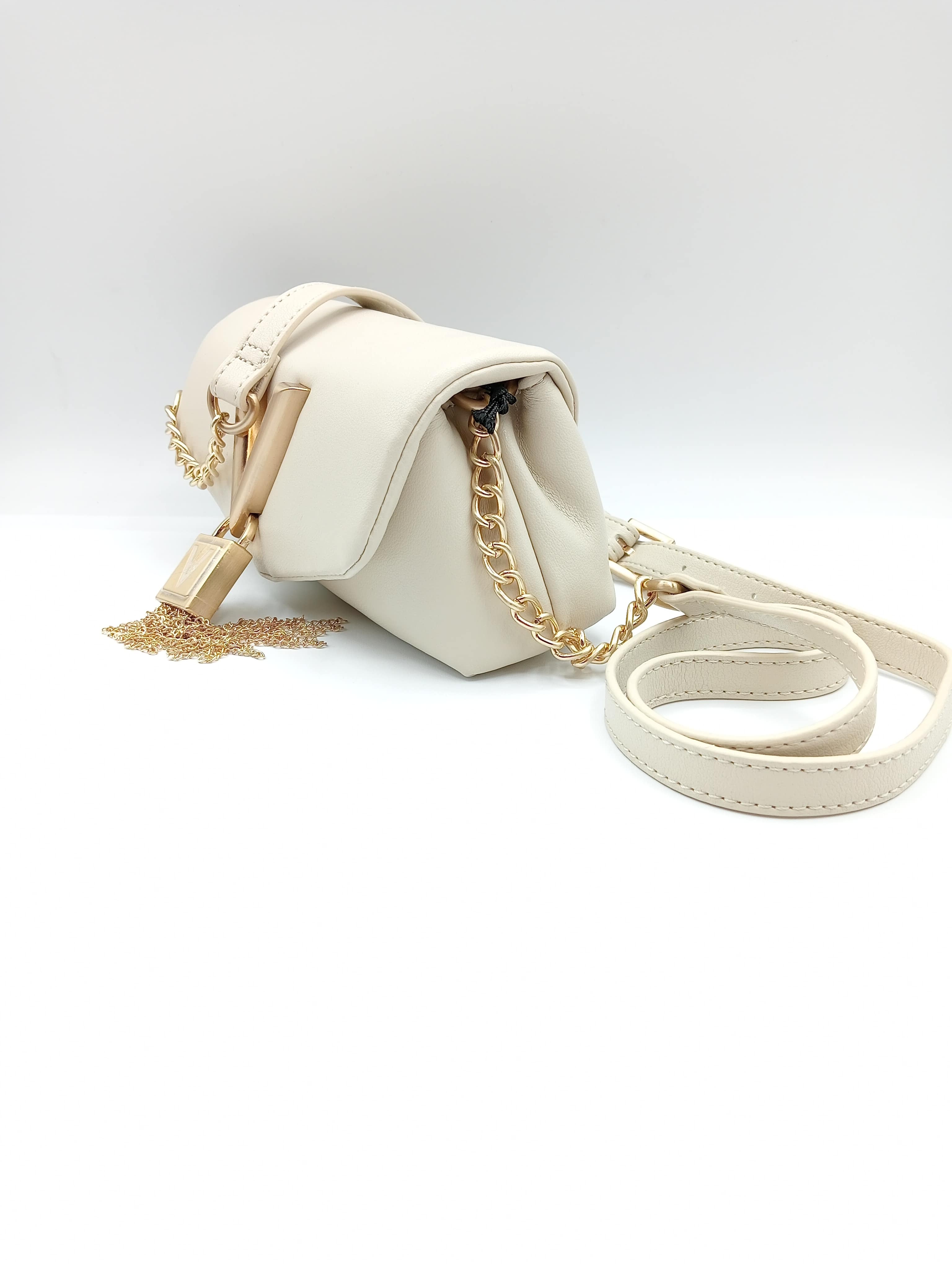 Borsa Mario Valentino Mini V Chain panna in ecopelle con logo dorato e nappina